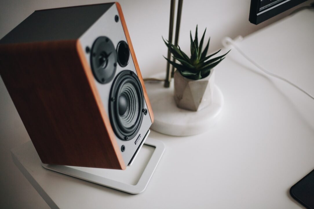 3 Tips For Picking The Right Speakers For Your Room Size