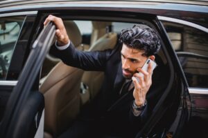 7 Reasons To Hire Professional Limo Services For Your Next Business Trip