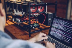 3 Pros and Cons of Mining Cryptocurrency on a Laptop