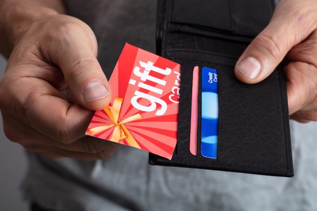 Prepaid Cards vs Gift Cards: Which One Is Better to Use?