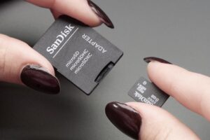 What’s the Difference Between SD and MicroSD Cards?