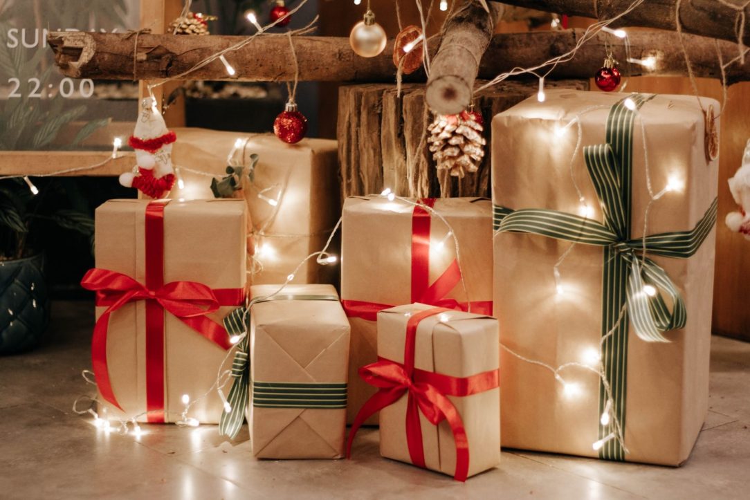 5 Tips on How to Pick Gifts for Major Holidays – 2023 Guide